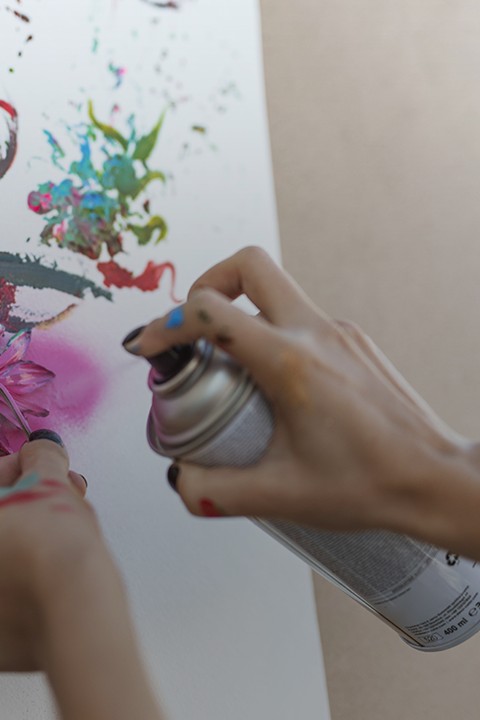 Utilize para esmaltes e primários em spray