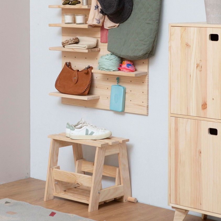 Banco Escadote Dobrável Reforçado em Madeira de Pinho Banco Escadote Dobrável Reforçado em Madeira de Pinho