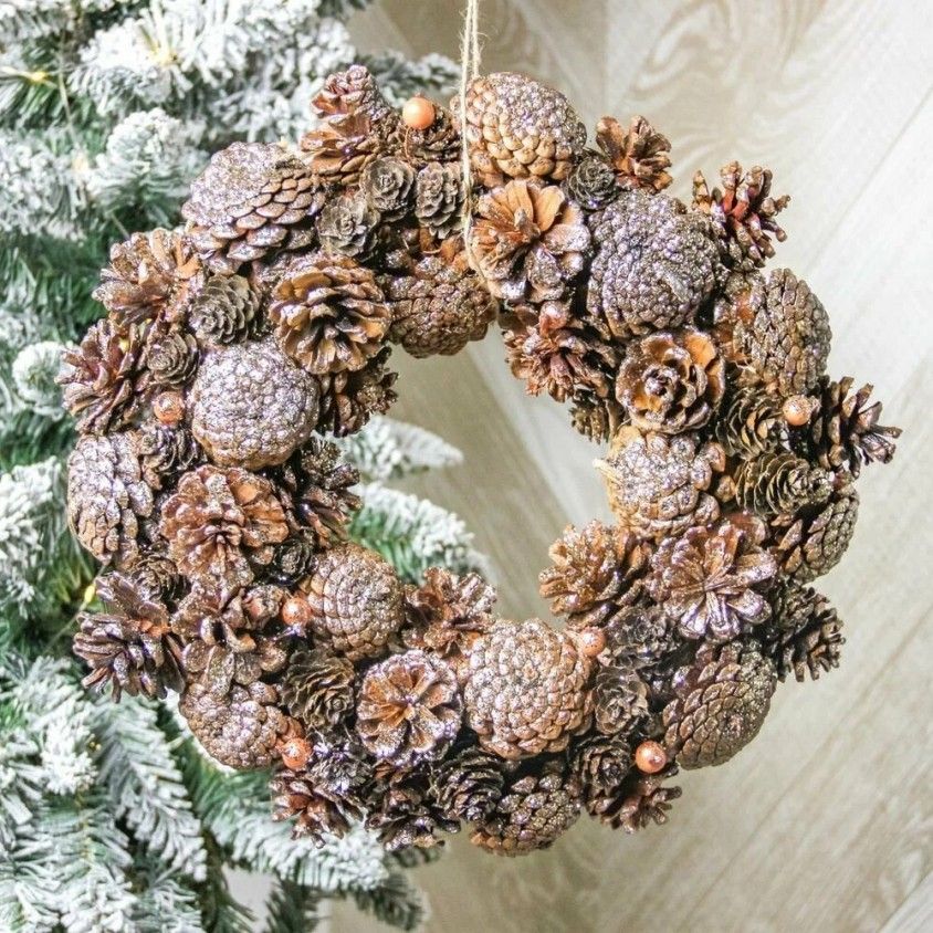 Coroa com Pinhas 34cm